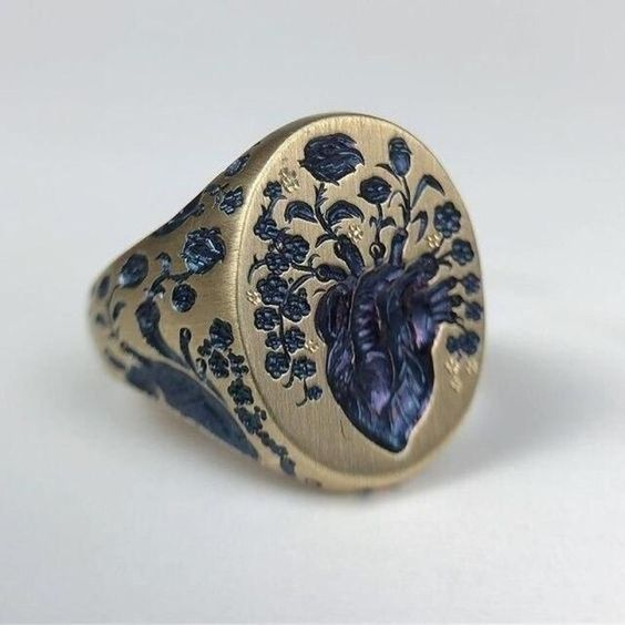 Exclusive Vintage Gold Ring with Blue Blossom