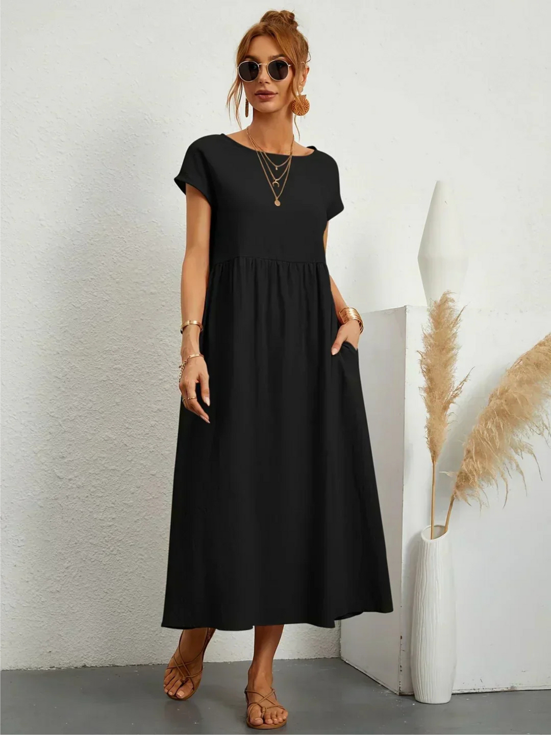 Mari™ | Elegant round neck dress