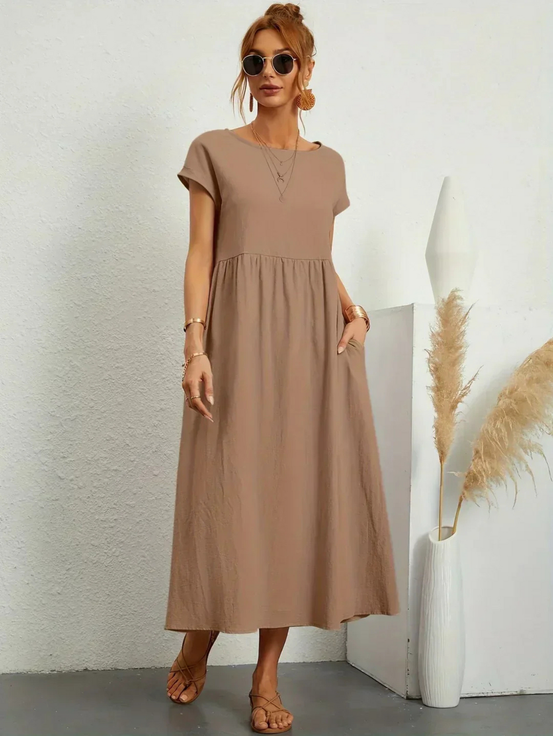 Mari™ | Elegant round neck dress