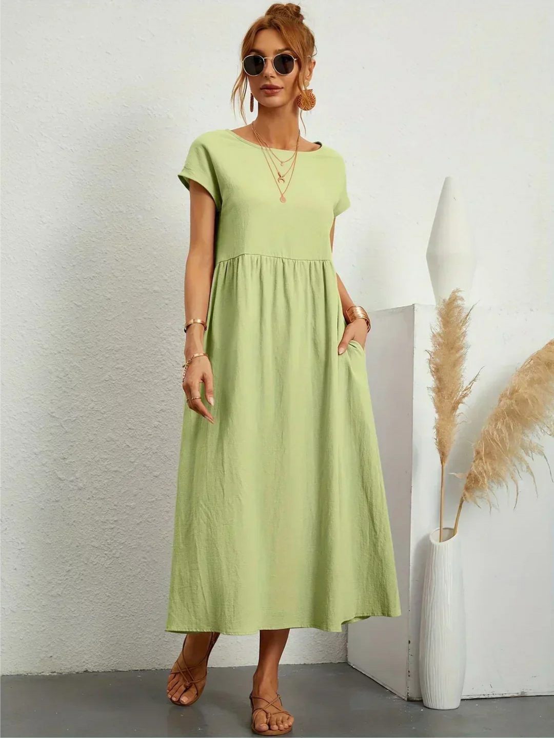 Mari™ | Elegant round neck dress