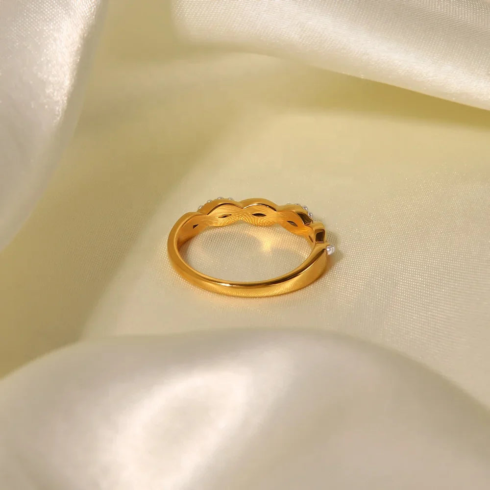 The Twist Pearl Ring