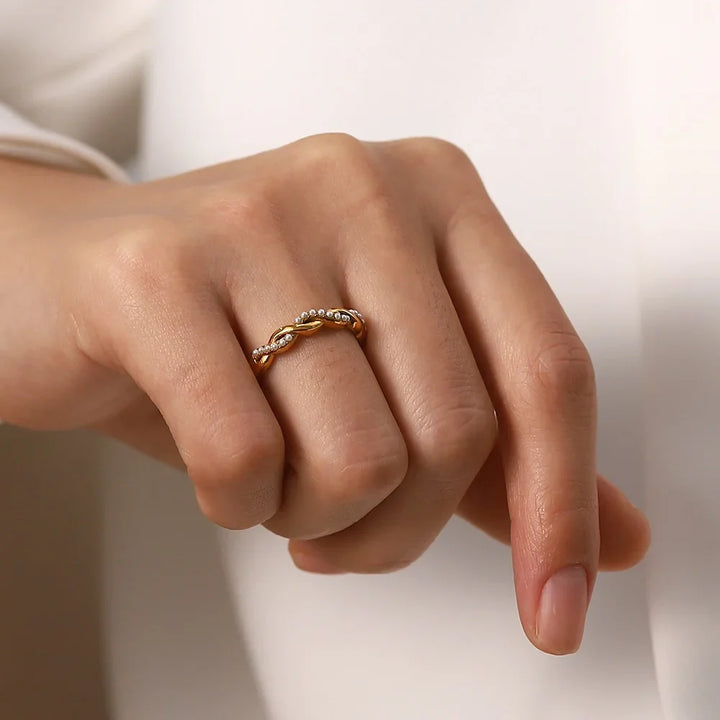 The Twist Pearl Ring