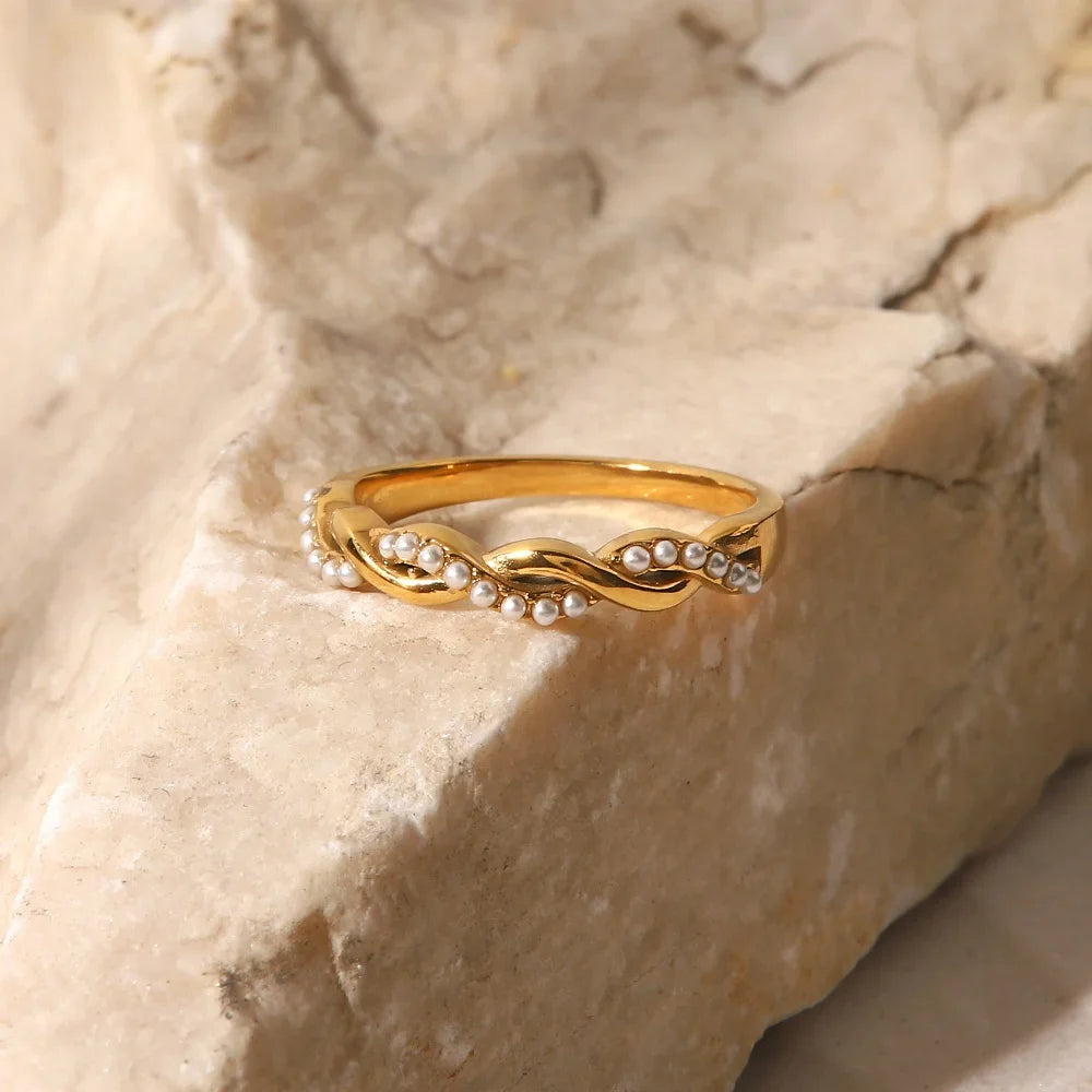 The Twist Pearl Ring