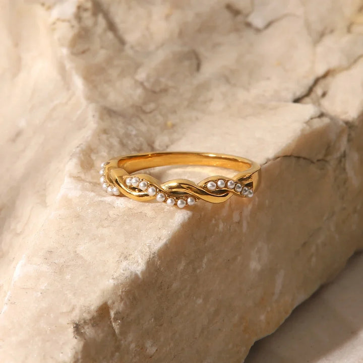 The Twist Pearl Ring