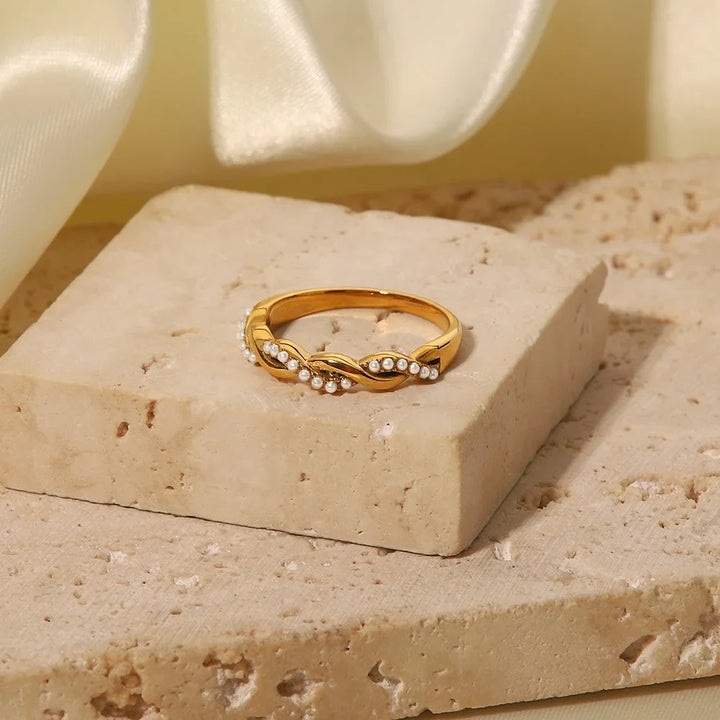 The Twist Pearl Ring