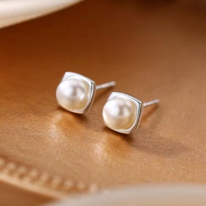 Trendy Daisy Earrings