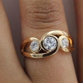 Exclusive Vintage Gold Spiral Zircon Ring